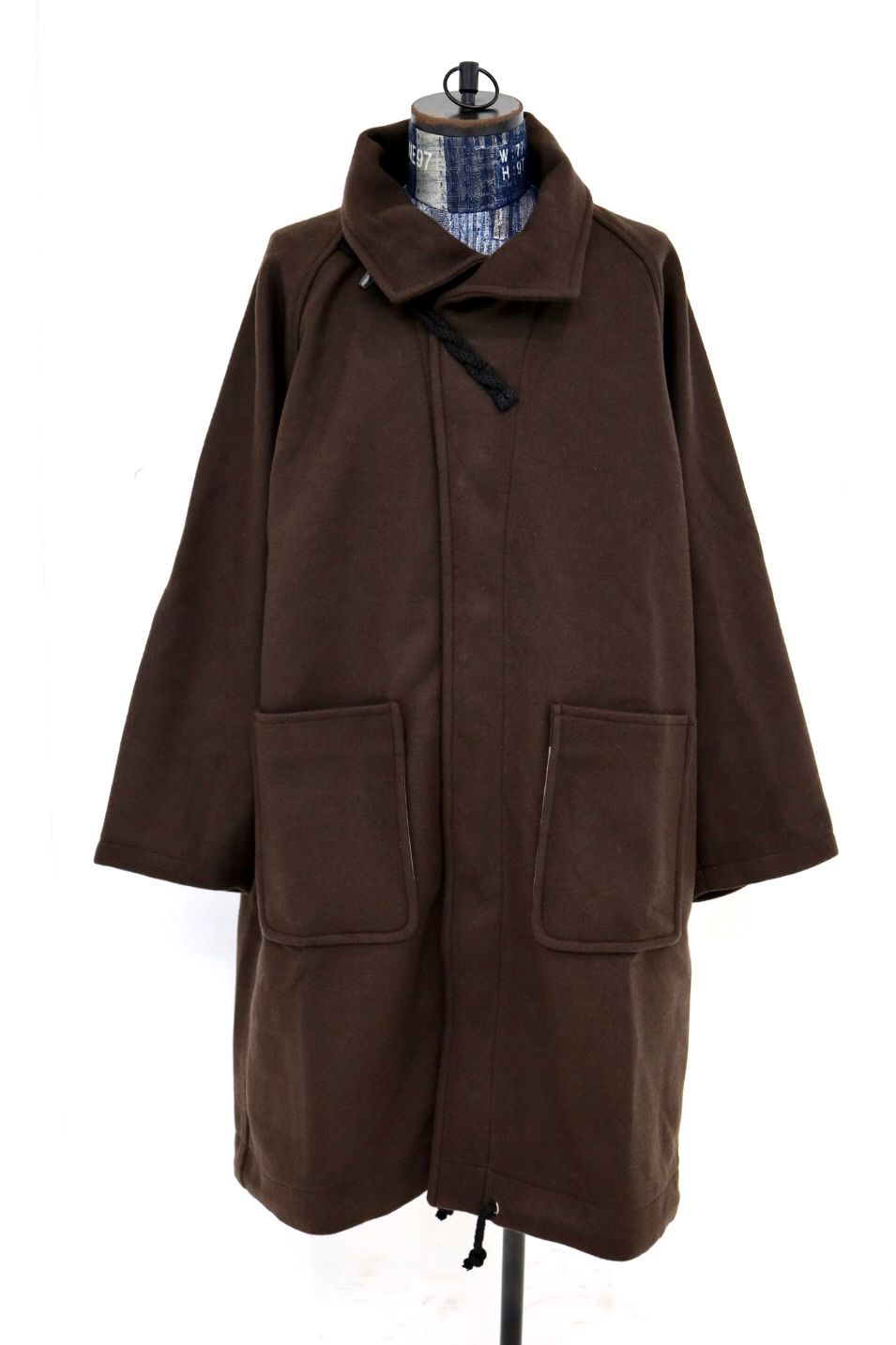 イズネス26AW  Duffle Smock Long Coat(26AW_35_28AWCOAT02)BROWN☆10月10日(土)発売！