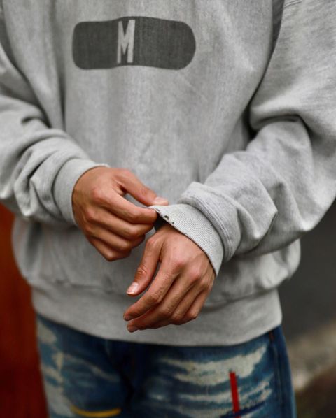 ©SAINT M×××××× 23SS 新作M CREW NECK SWEATスタイル