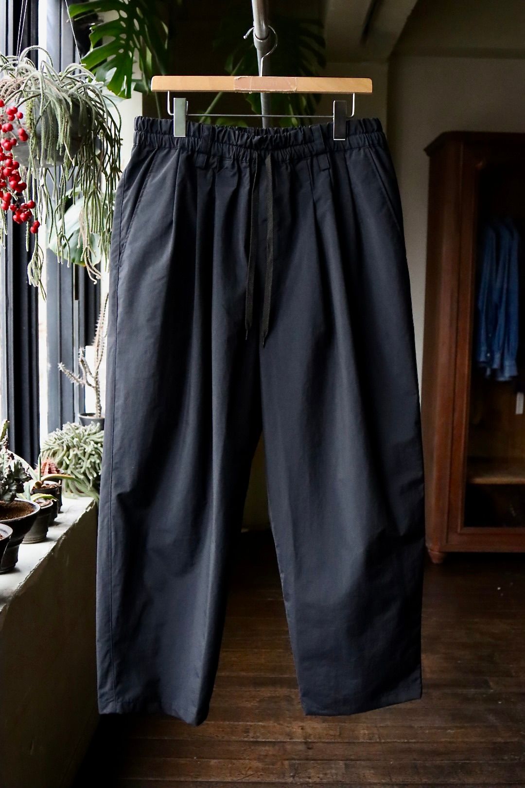 is-ness イズネス24SS PACKABLE EZ PANTS(1004SSPT02)BLACK