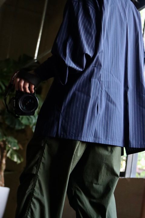 グラフペーパー22AW High Count Broad Stripe Regular Collar Shirt"NAVY PIN STRIPE"スタイル