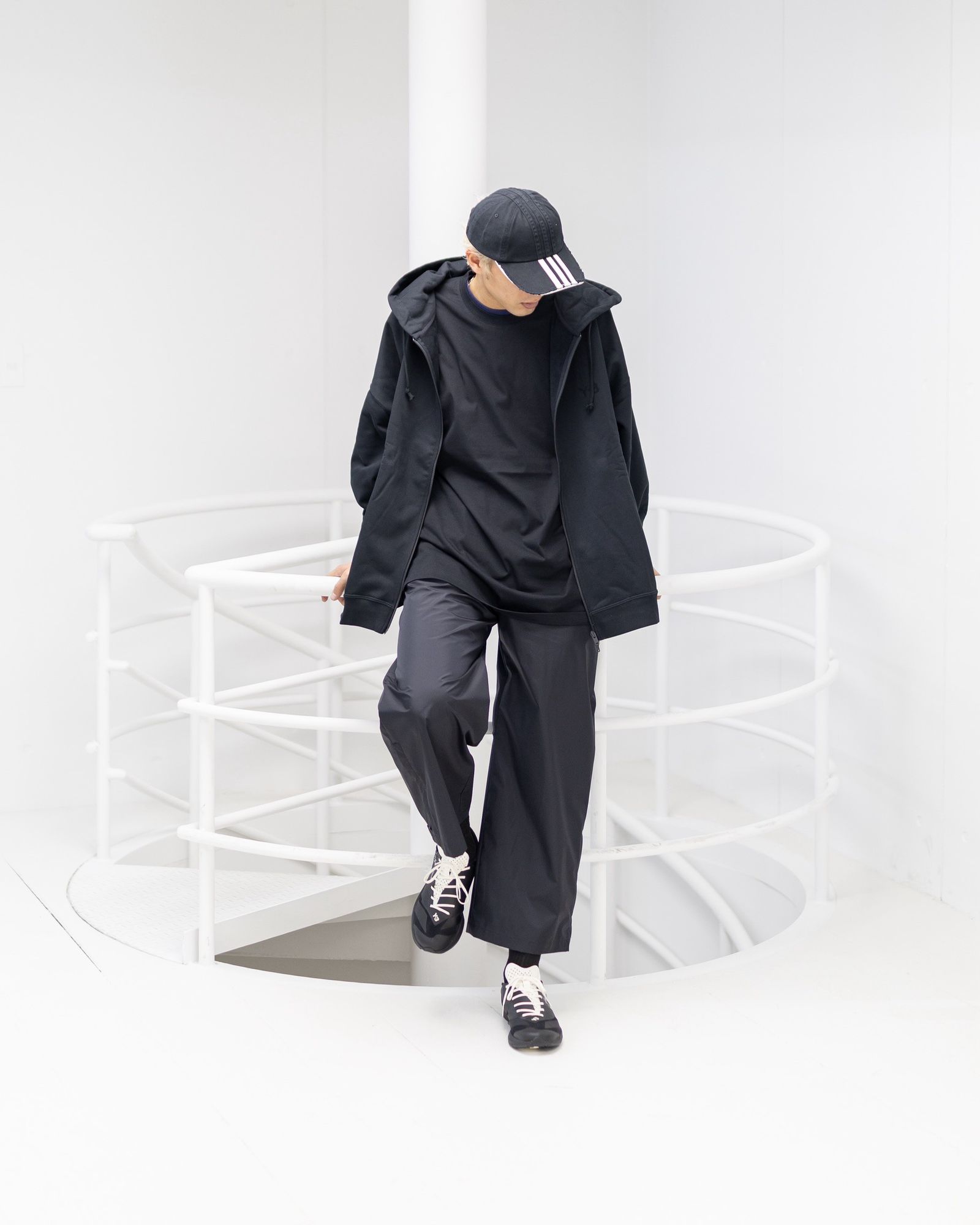 ワイスリー Y-3 フロントロゴ ジップ フーディーFL ZIP HOODIE (KA3107)BLACK☆新作発売！