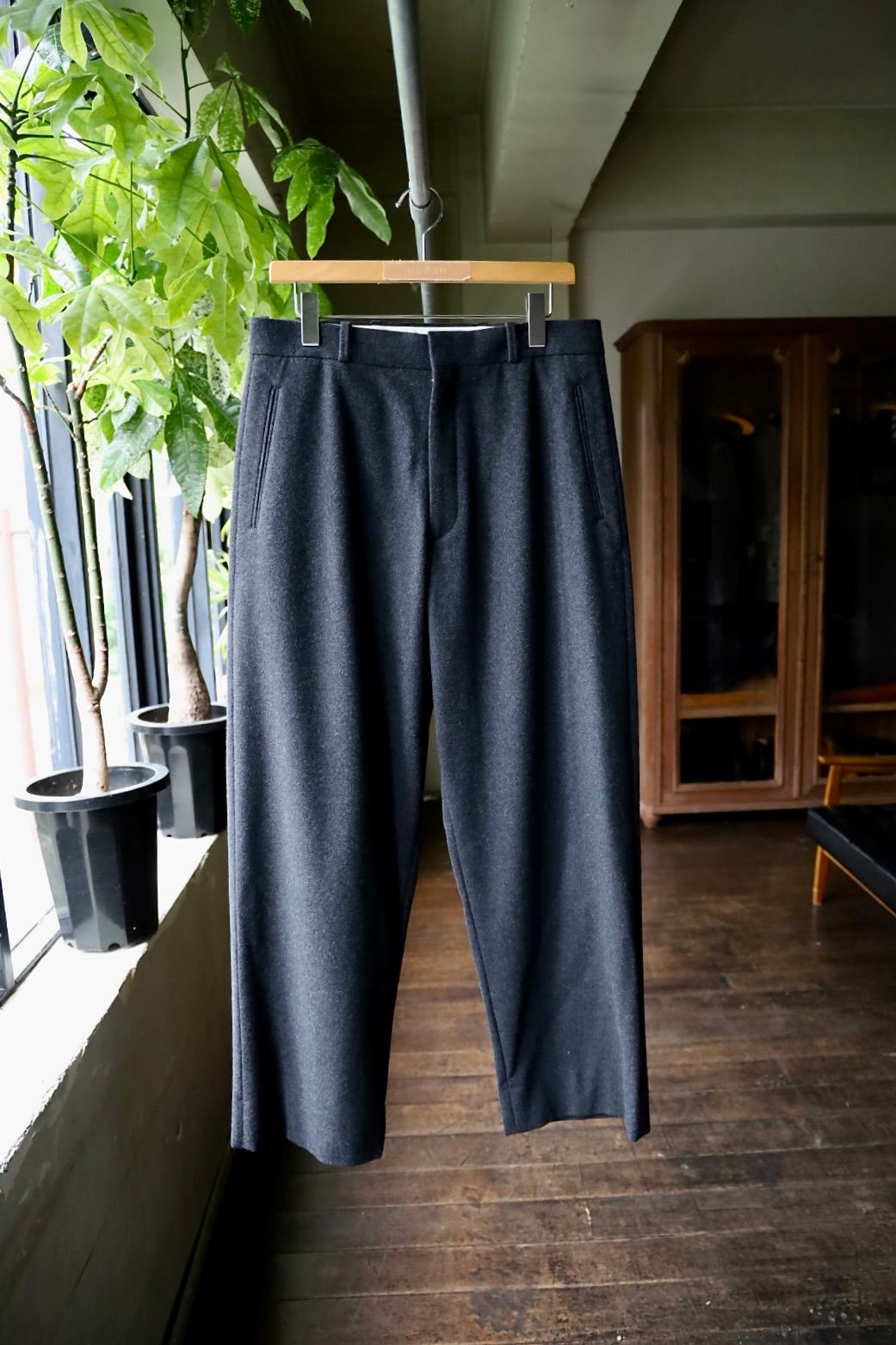 アプレッセ 2025 STYLE2  Wool Flannel Wide Trousers(25AAP-04-14)CHARCOAL☆9月13日(土)発売！