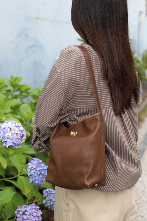 エンダースキーマ バッグ twist shoulder small(zw-b-tss)cognac☆6月13日(土)発売！