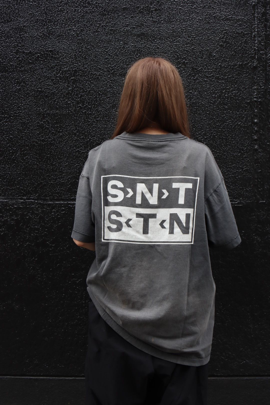 ©SAINT M×××××× 23AW S>N>T TEE 7月15日(土)発売！
