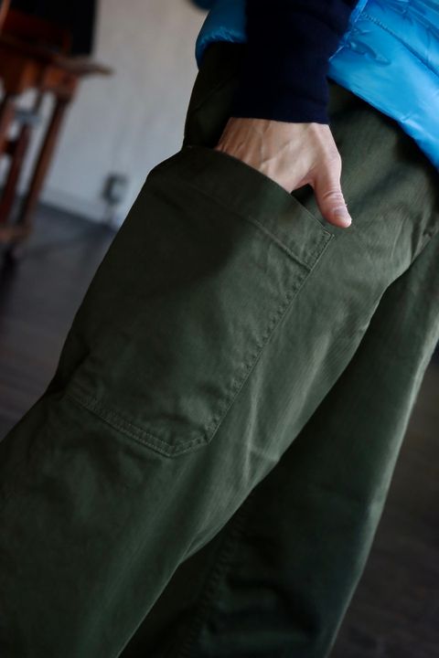 Graphpaper グラフペーパー Suvin Herringbone Cargo Pantsスタイル