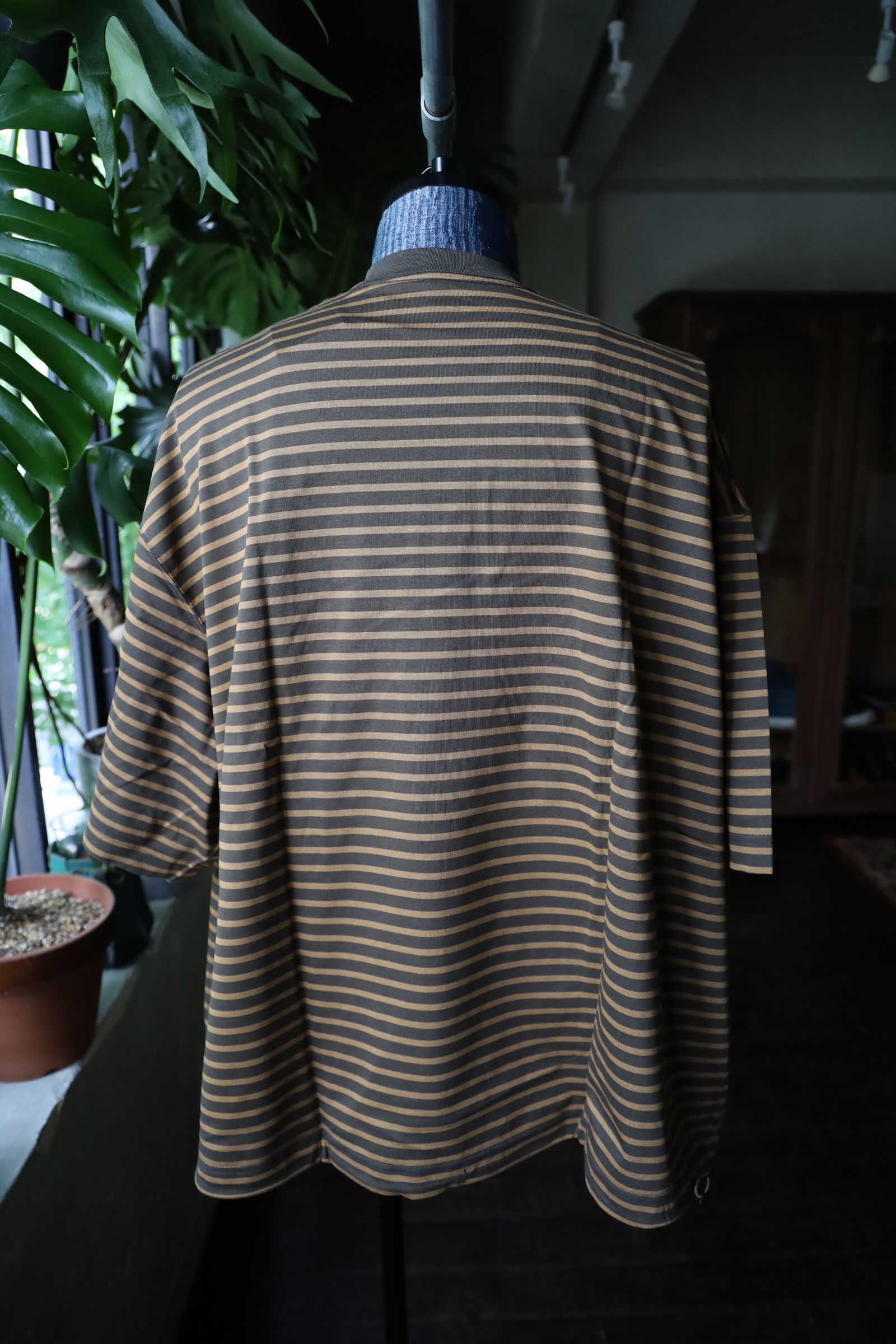 イズネス24AW BALLOON STRIPES T SHIRT(31SSSH05-2)KHAKI×BEIGE border