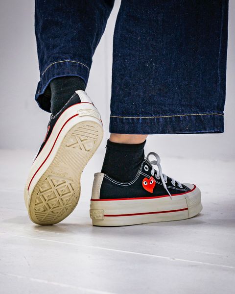 PLAY COMME des GARCONS V-NECK CARDIGAN style.2025.11.12