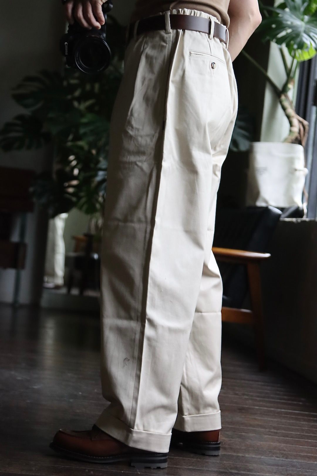 パンツ tapwater  Cotton Chino Tuck Trousers TapWater 22AW Cotton Chino Tuck Trousersスタイル.2022.8.31