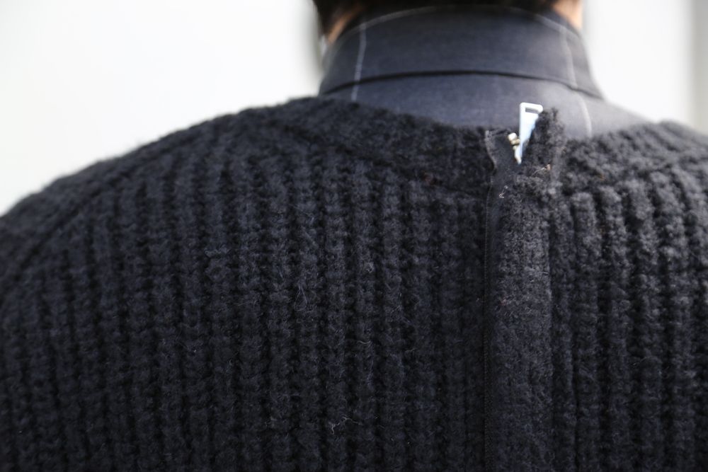 YOKEより、3G BACK ZIP RIB CREW NECK "BLACK" style.2020.10.17.
