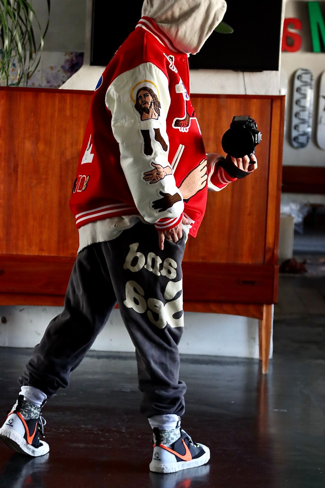 ©SAINT M×××××× ×DENIM TEARS「SAINT TEARS」STUDIUM JACKET (SM-S22-0000-058)RED.style