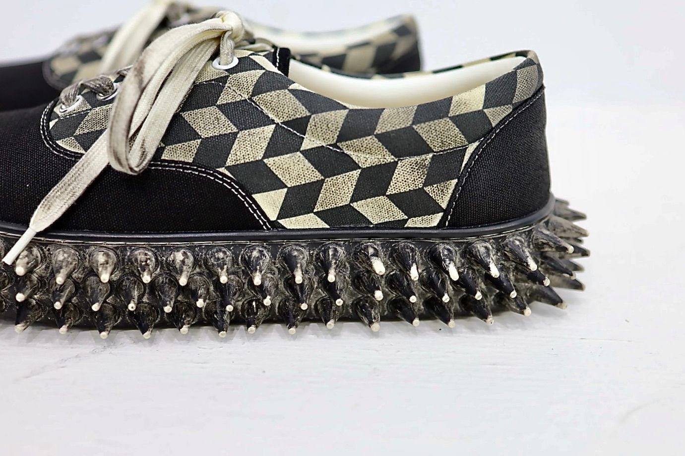 doublet 26ASS スニーカーDIRTY SPIKE CANVAS SNEAKER (26SS76FT68)BLACK☆12月13日(土)発売！