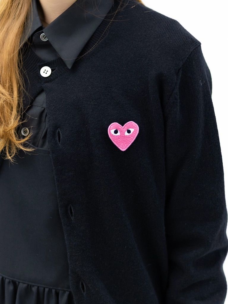 PLAY COMME des GARCONS ROUND NECK CARDIGAN PINK EMBLEM style.2026.9.21