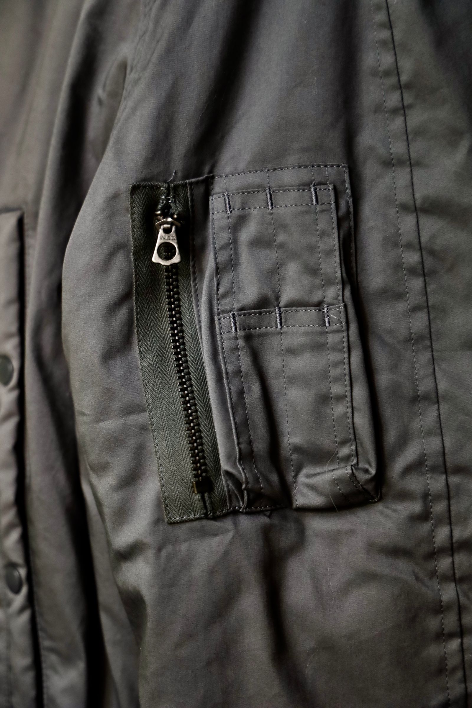 グラフペーパー Solotex Twill Flight Coat(GU243-10297B)GRAY