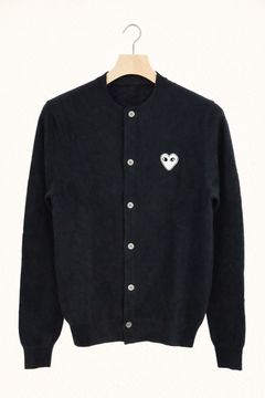 プレイコムデギャルソン ROUND NECK CARDIGAN (BLACK/WHITE HEART)☆新作発売！