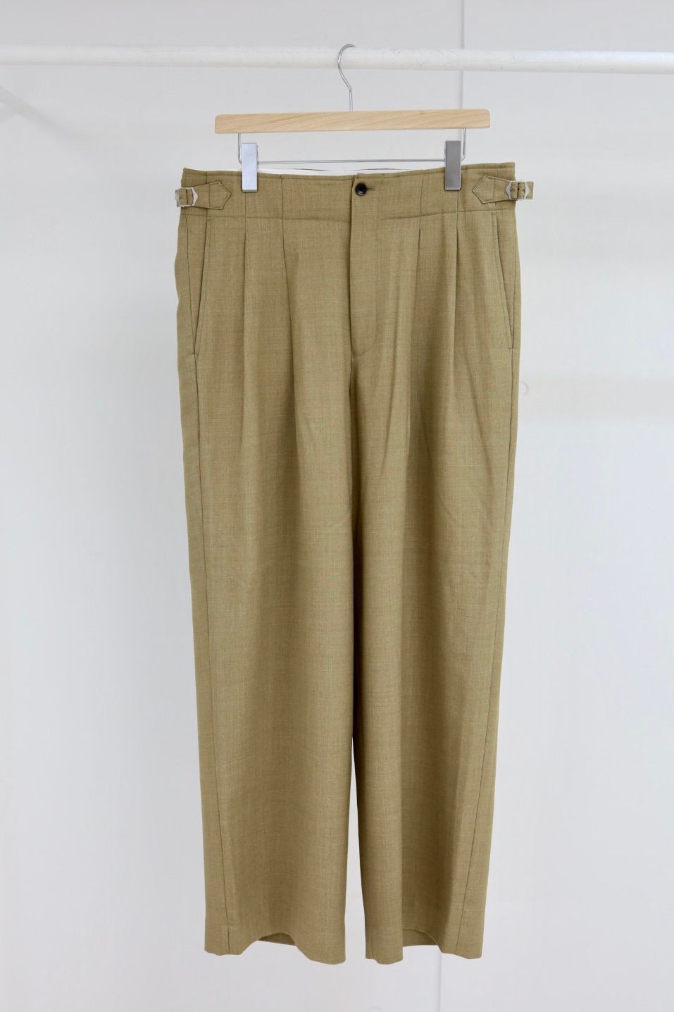 marka マーカ 26SS TWO TUCK MILITARY TROUSERS -RECYCLED POLYESTER NON-MULESED WOOL GABARDINE-(M26A06PT01C)BEIGE☆新作発売！