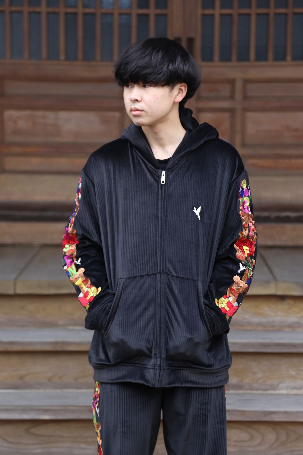 ttt_mswdoublet CHAOS EMBROIDERY COMFY HOODIE - パーカー