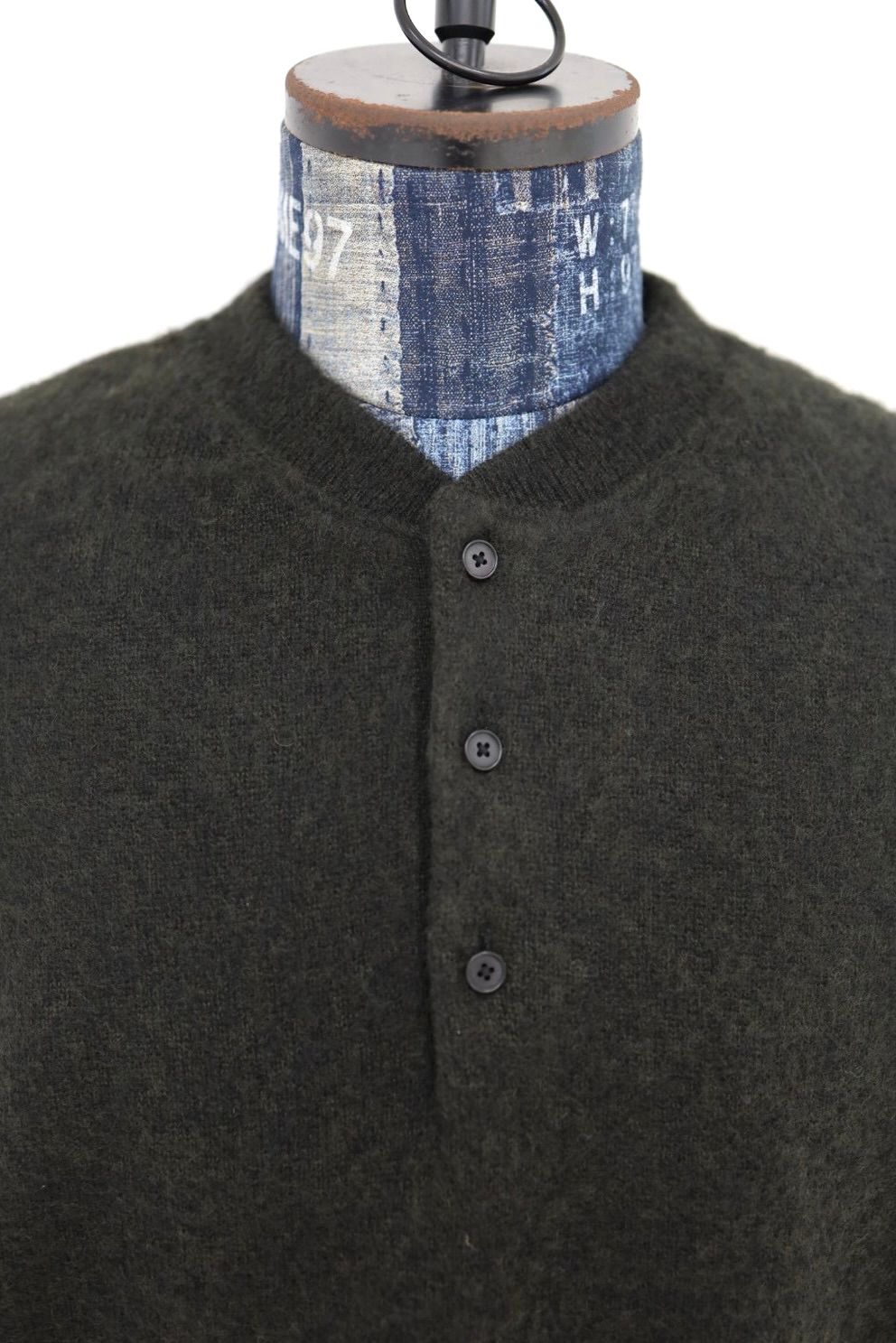 アプレッセ 2026 STYLE2 Brushed Cashmere Middle Gauge Henley Neck Sweater(26AAP-03-09)OLIVE☆10月3日(土)新作発売！