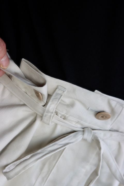 blurhms Selvage Twill Button Tuck Easy Pantsスタイル