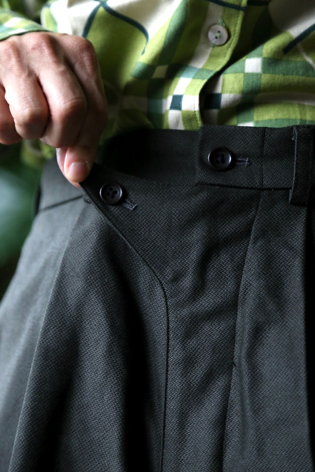 blurhms Broken Cloth Curve Front Slacks