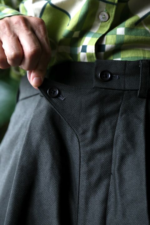 blurhms Broken Cloth Curve Front Slacks"KHAKI GREY"style.8.13.