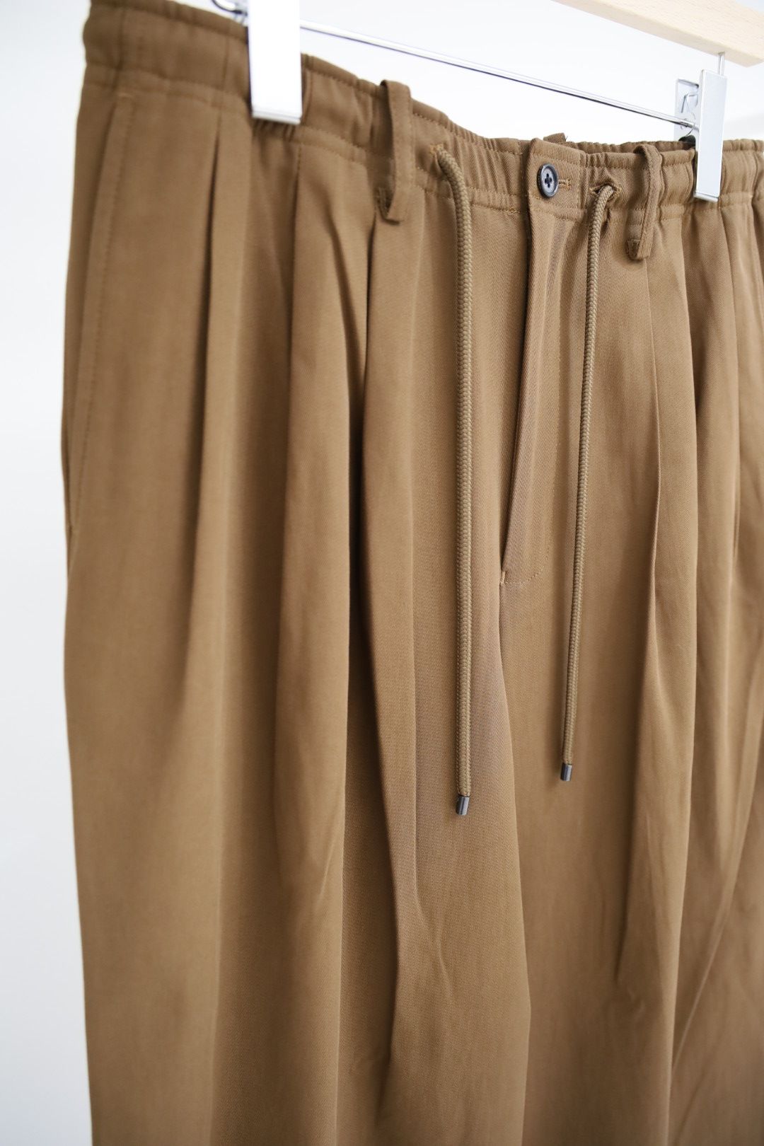 マーカウェア 26SS  60/2オーガニック強燃ボイル3/2ツイル / トリプルプリーテッドイージートラウザーズ(A26A16PT02C) Burnt Umber☆新作発売！