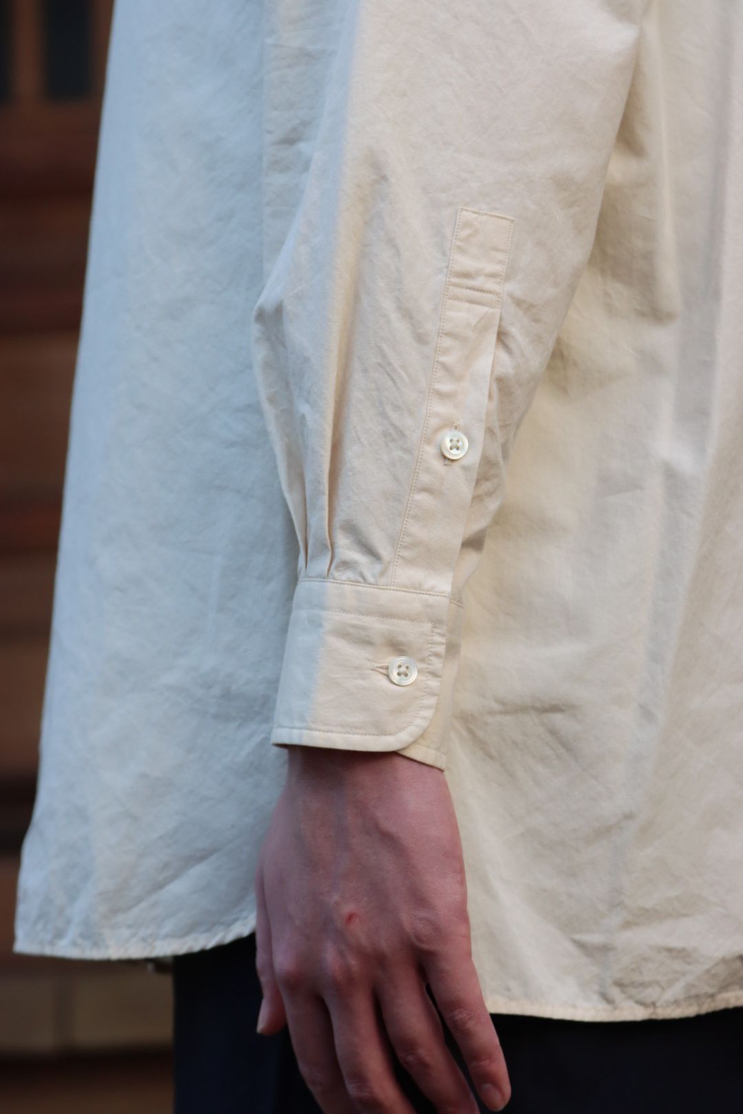 Ets.MATERIAUX  Band collar shirt(OFF WHITE)style.