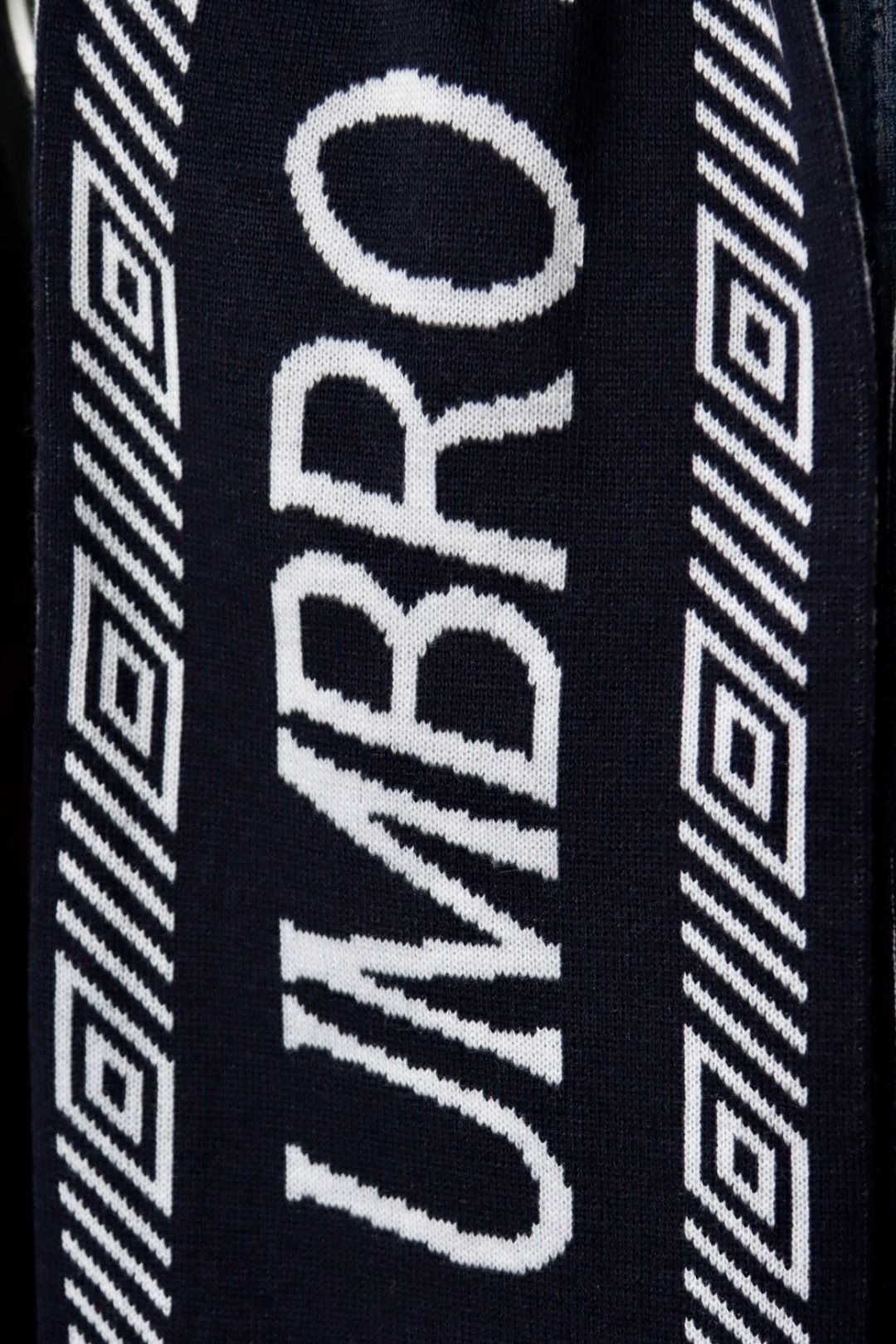 セダンオールパーパスFW23 UMBRO Football Scarf(SD23F-AC05)Navy×White☆9月30日(土)発売！