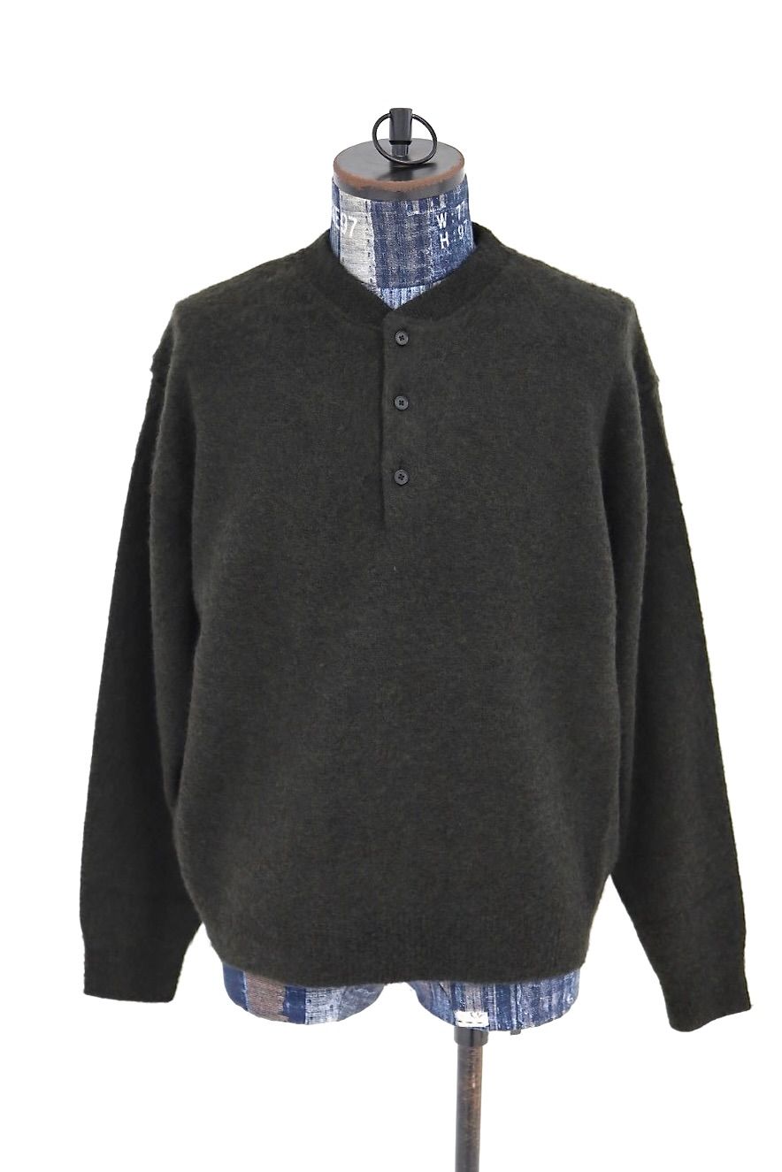 アプレッセ 2026 STYLE2 Brushed Cashmere Middle Gauge Henley Neck Sweater(26AAP-03-09)OLIVE☆10月3日(土)新作発売！