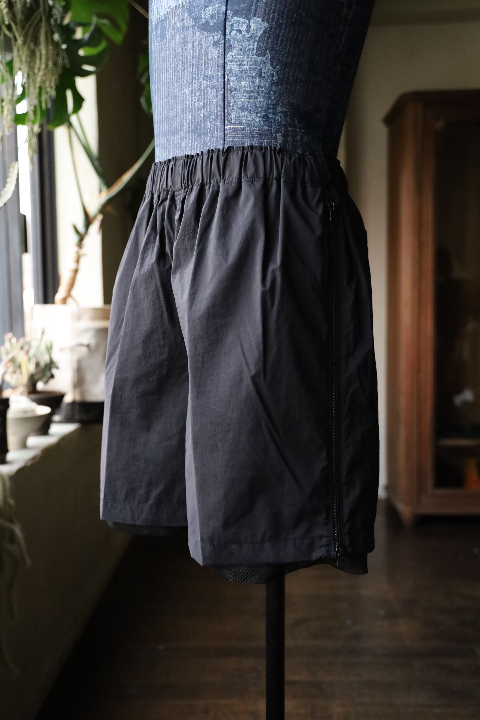 イズネス25SS TECHNICAL VENTILATION SHORTS(1006SSSHORTS01)BLACK
