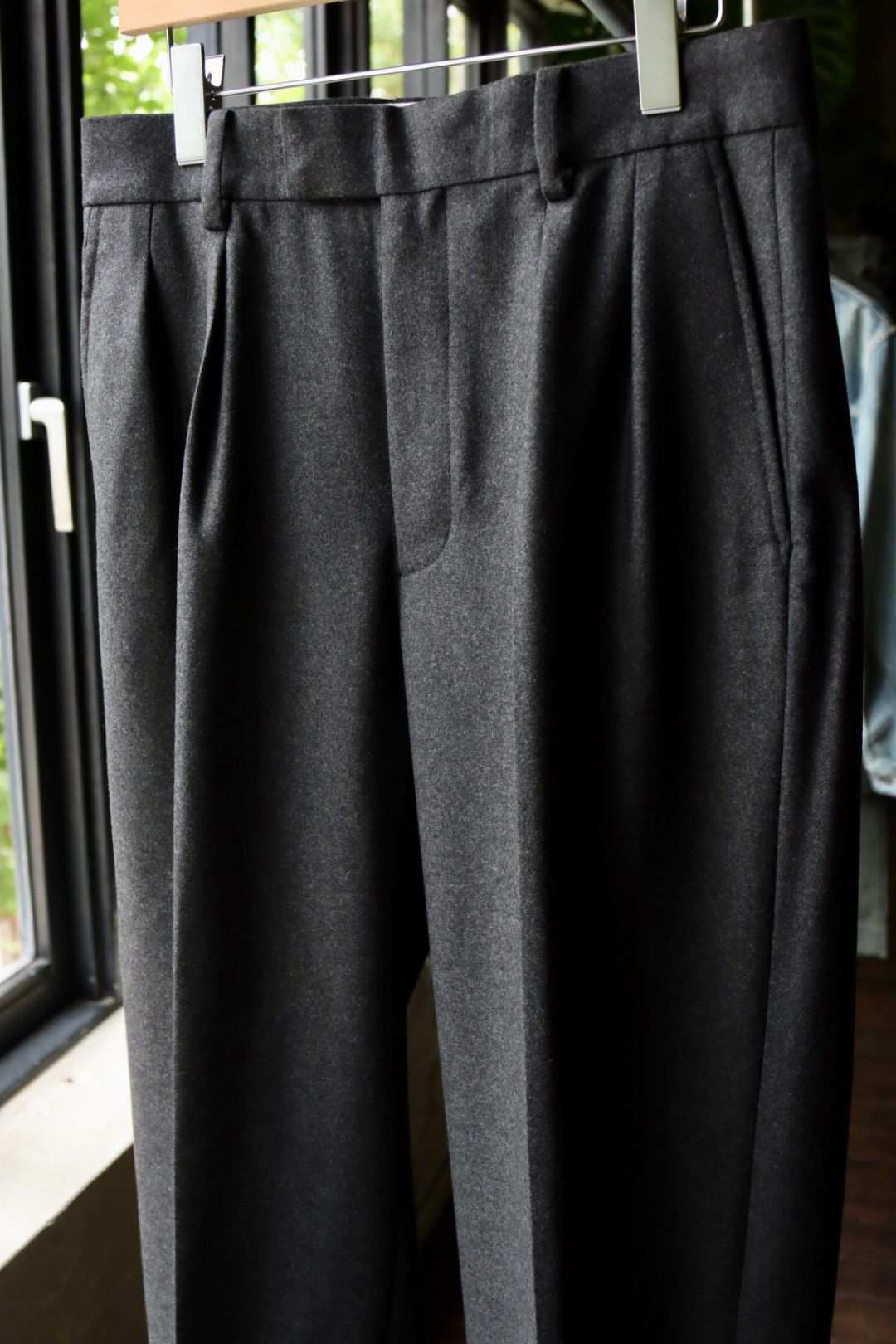 アプレッセ23AW Wide Tapered Trousers(23AAP-04-06M)CHARCOAL☆8月26日発売！