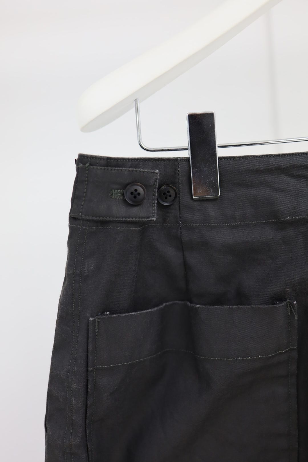 YOKE 26SS Coating Cotton 1pleated Backer Pants(YK26SS01184P)BLACK
