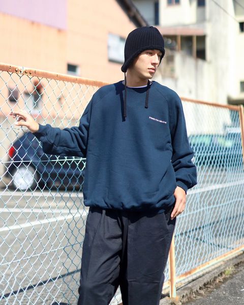 STRIPES FOR CREATIVE FW23 SFC RAGLAN CREWスタイル