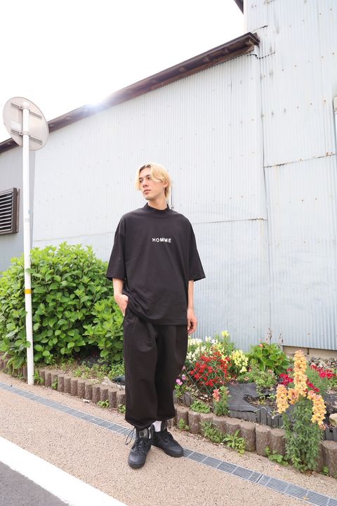 COMME des GARCONS HOMME 24SS ロゴプリントモックネックTシャツ(BLACK) Style 2024.4.30