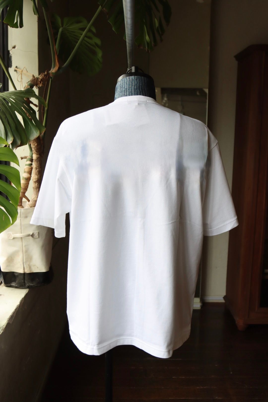 コムデギャルソンオム24SS ロゴプリントTシャツ(HM-T103-051)WHITE - S
