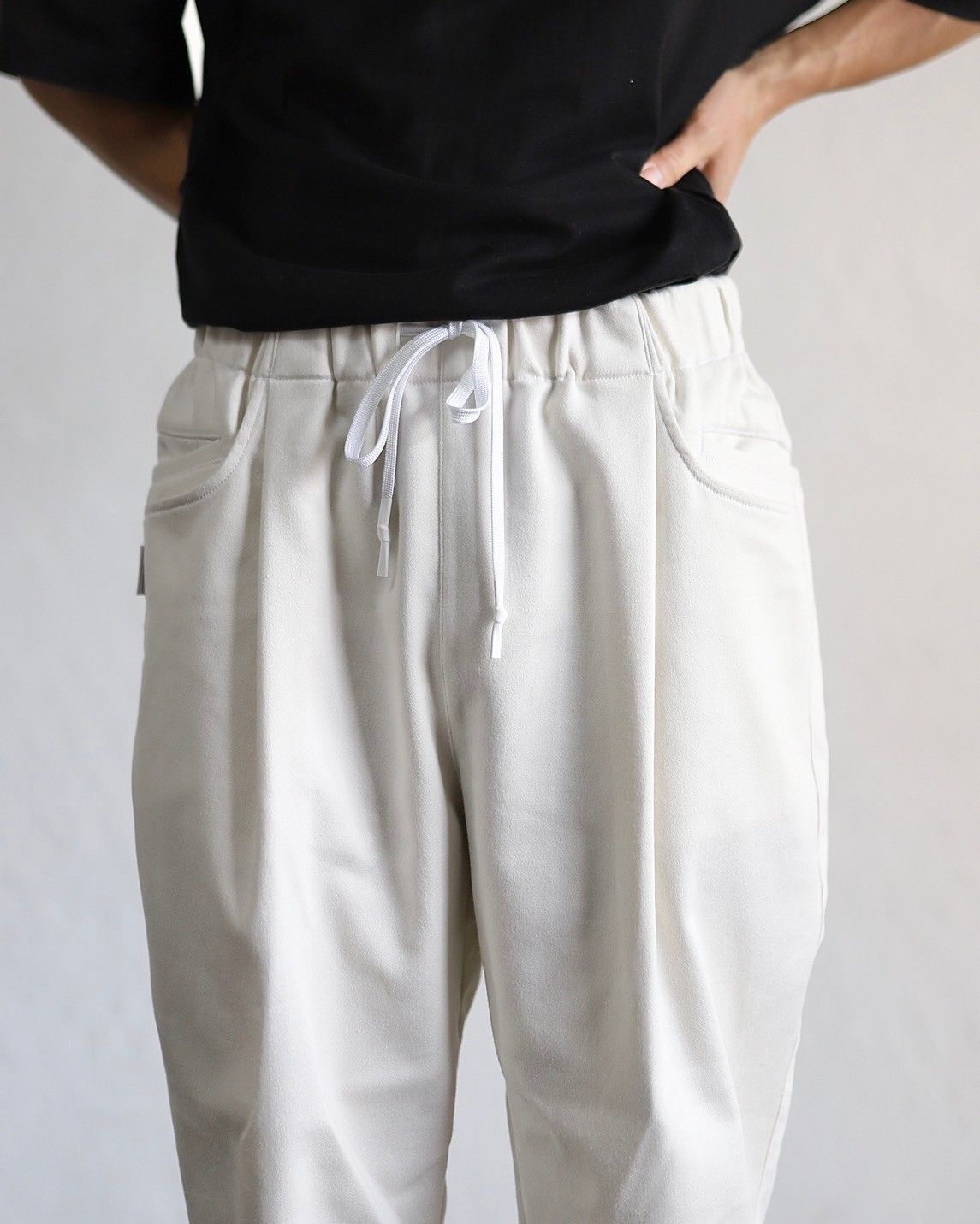 S.F.C 24SS CROPPED TAPEREDE  EASY PANTS  (SFCSS24P01)Off White