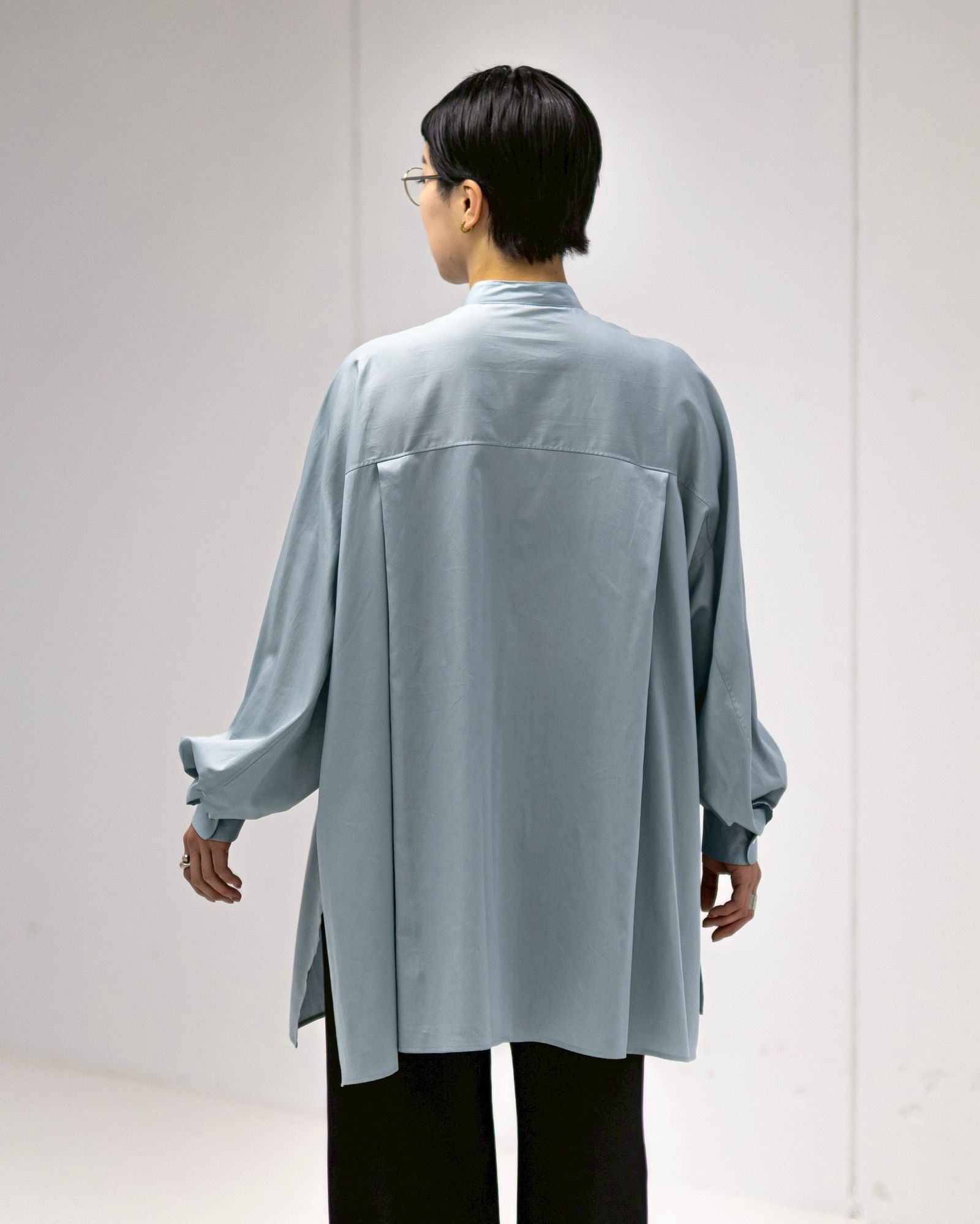 グラフペーパー Women's 26SS  Silicon Poplin Deep Slit Band Collar Shirt(GL261-50184)SMOKE BLUE☆2月28日(土)発売！