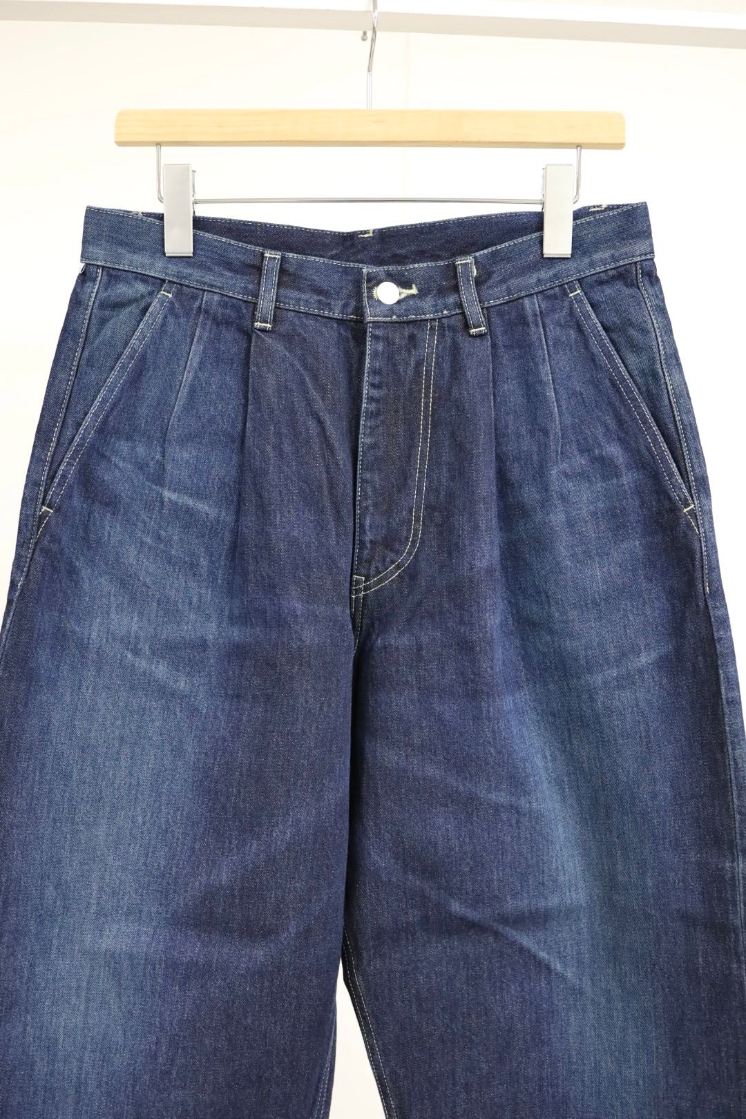 グラフペーパー Selvage Denim Two Tuck Tapered Pants(GU261-40060DB)INDIGO_DARK FADE