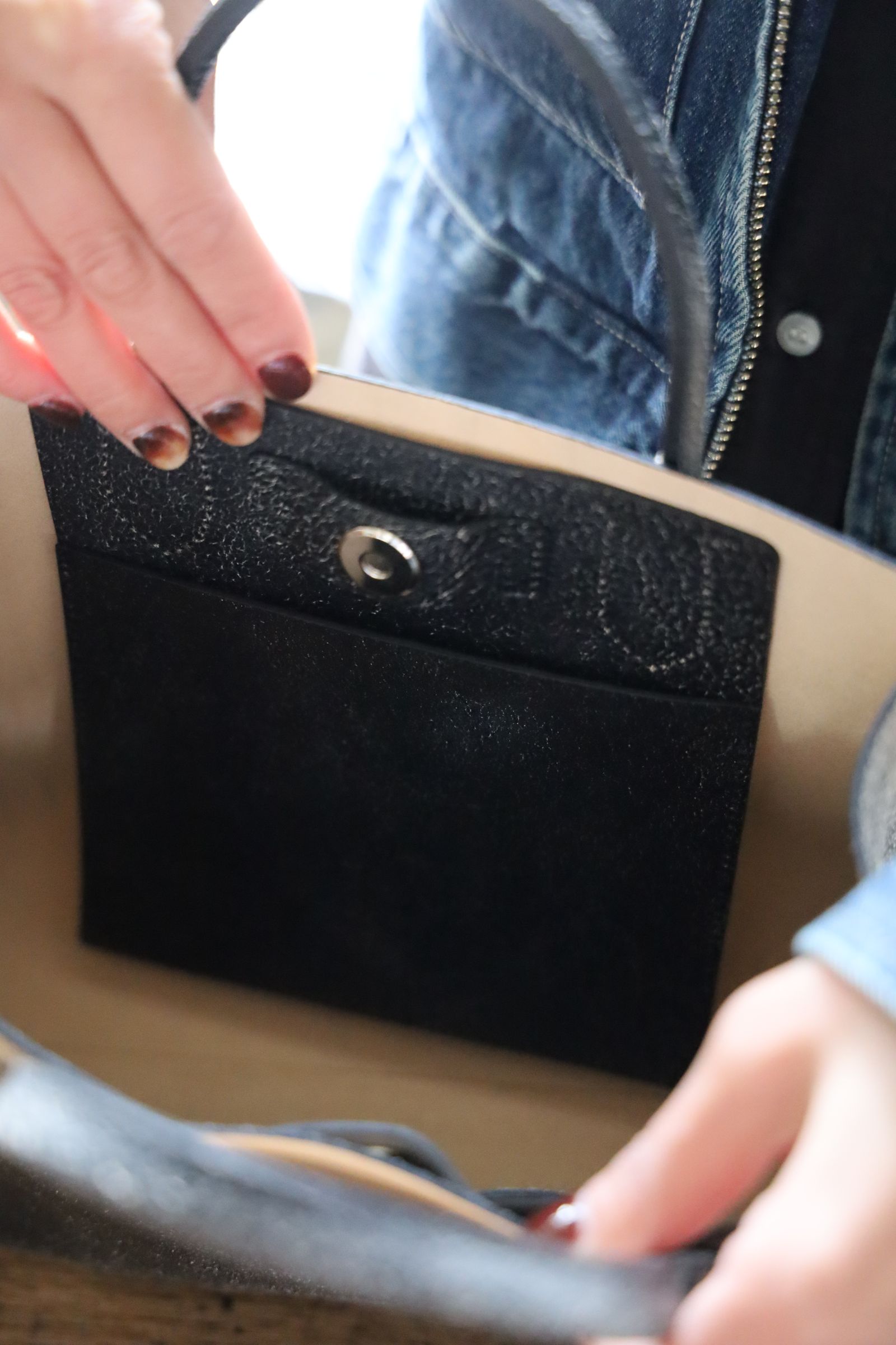 エンダースキーマ バッグ atypical sophie M(wt-rb-asm)black/crack