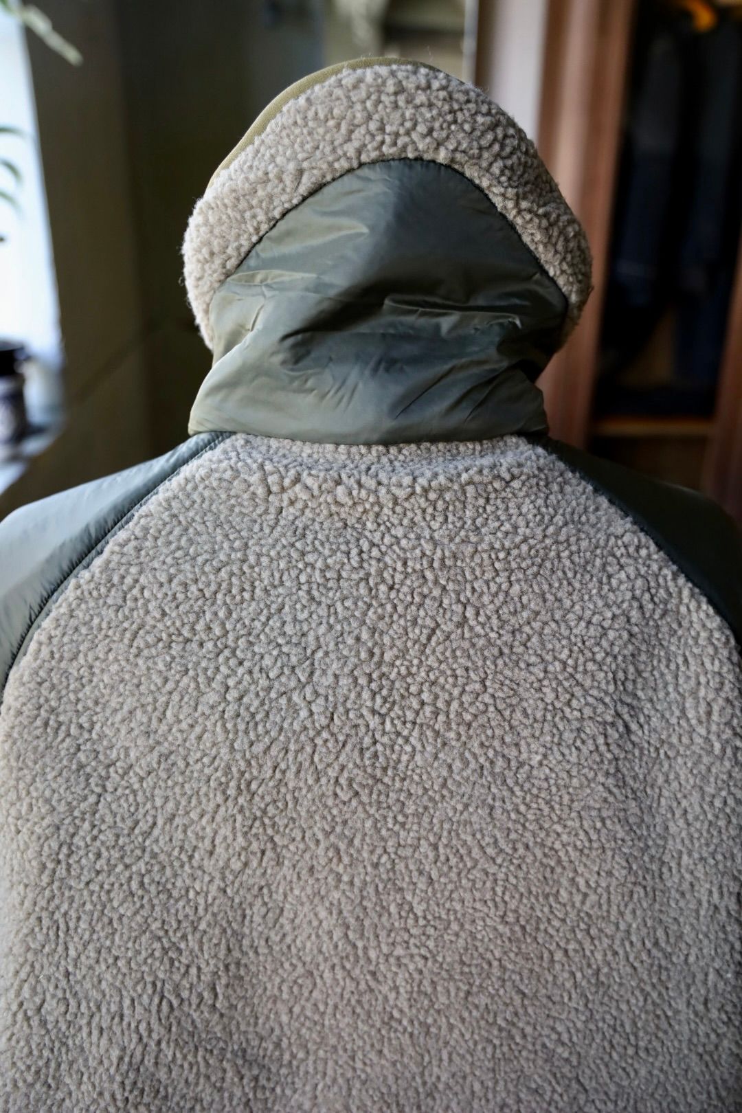 イズネス 25AW REVERSIBLE FLEECE DOWN JACKET is-ness×TAION (25AW_34_1007AWDOWNJK01)KHAKI☆新作発売！