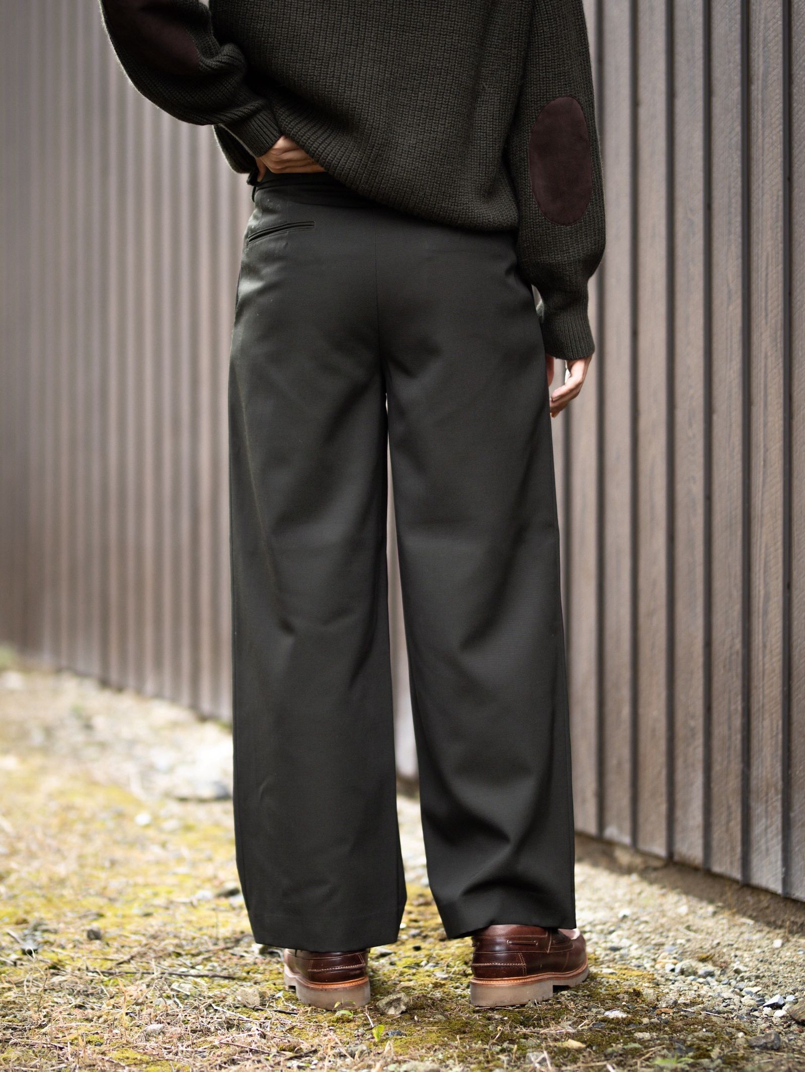 マーカ 26AW ウールギャバワッシャータンブラー / ダブルプリーテッドワイドトラウザーズ(M26D07PT01C)DARK OLIVE☆新作発売！