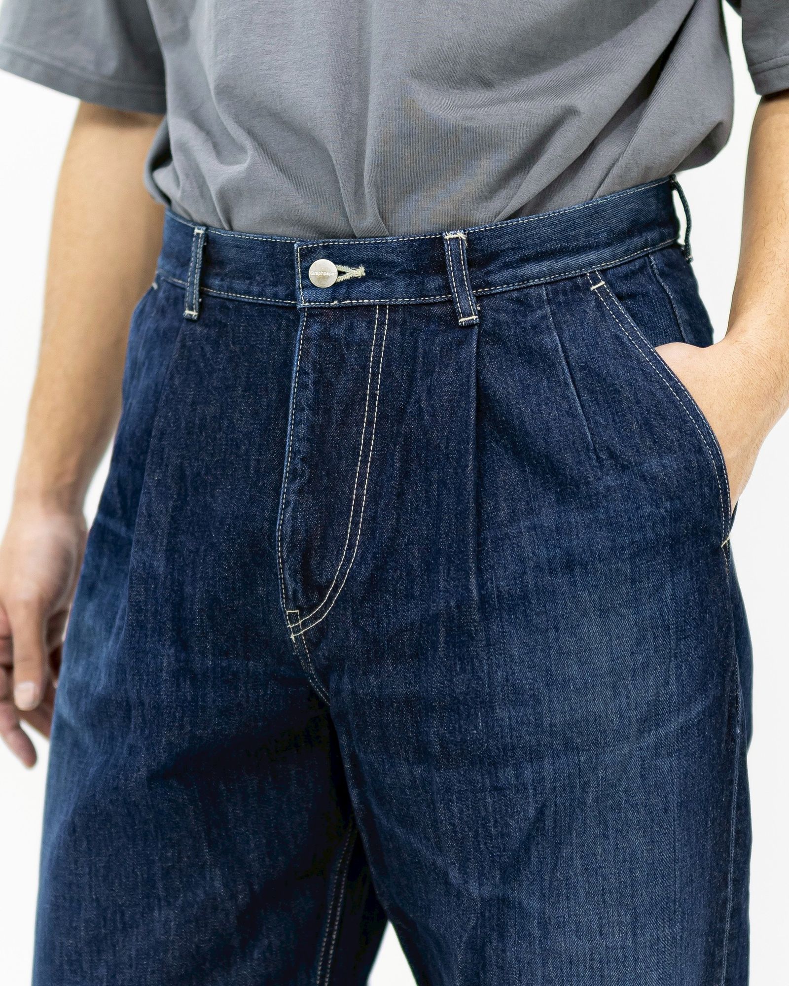 グラフペーパー Selvage Denim Two Tuck Tapered Pants(GU261-40060DB)INDIGO_DARK FADE