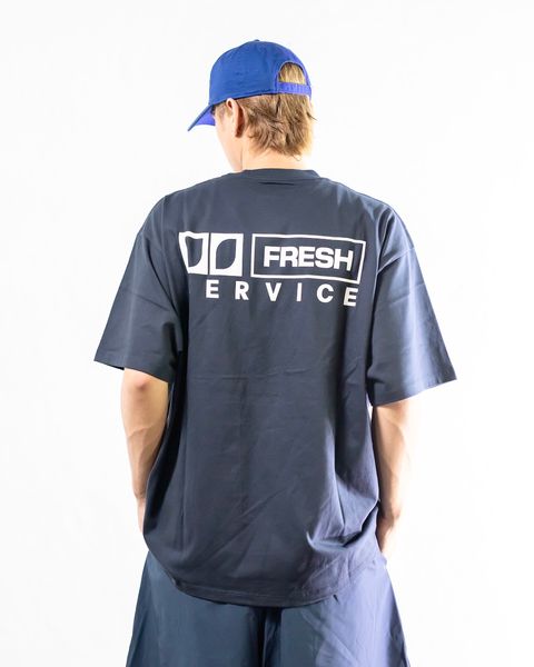 FreshService 新作CORPORATE PRINTED S/S TEE ‘‘FS’’(NAVY)style 2024.7.19