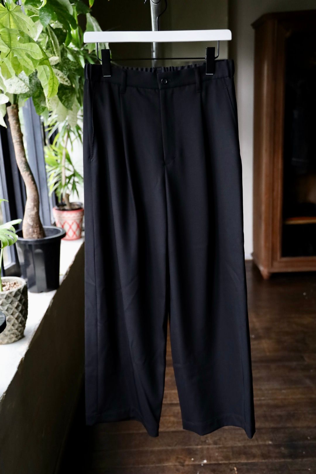 グラフペーパー 25AW Techno Wool Nylon Wide Tapered Trousers(GM253-40316)BLACK☆9月27日(土)発売！