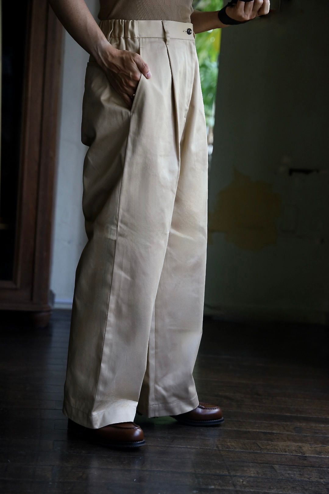 Graphpaper Westpoint Chino Wide Straight Trousersスタイル