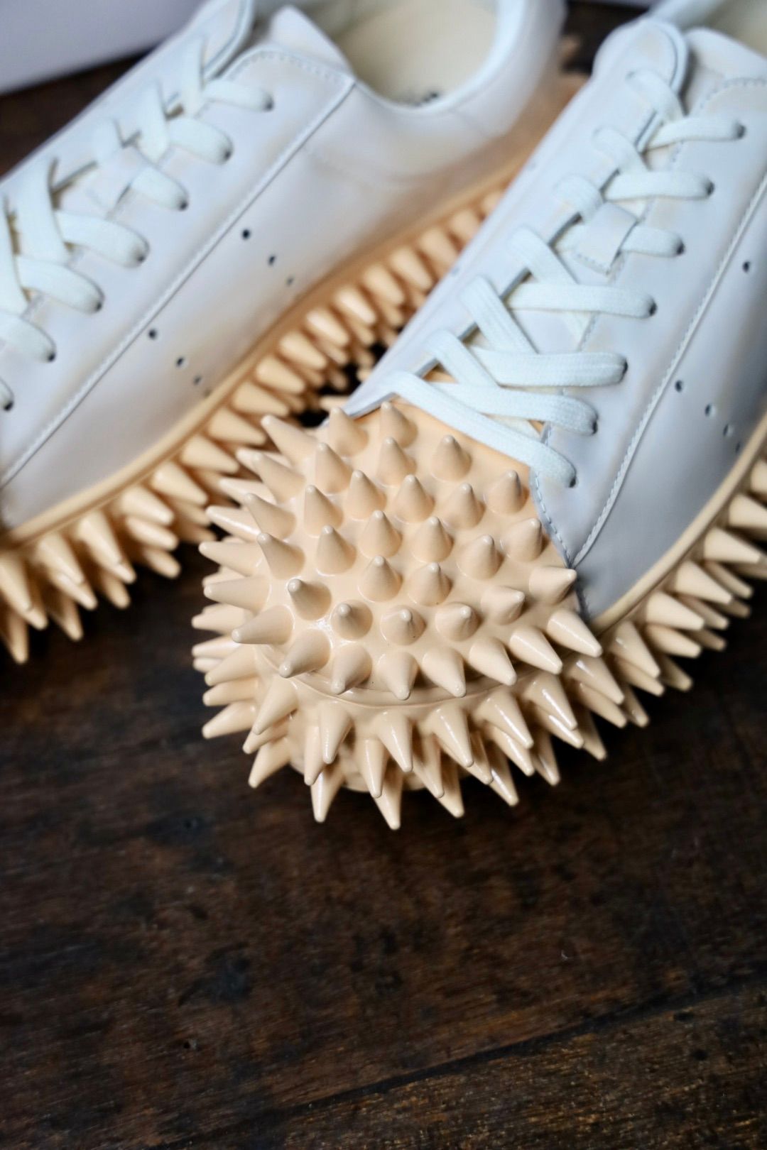 doublet 25AW スニーカーSPIKY LEATHER SNEAKER (25AW76FT63)WHITE