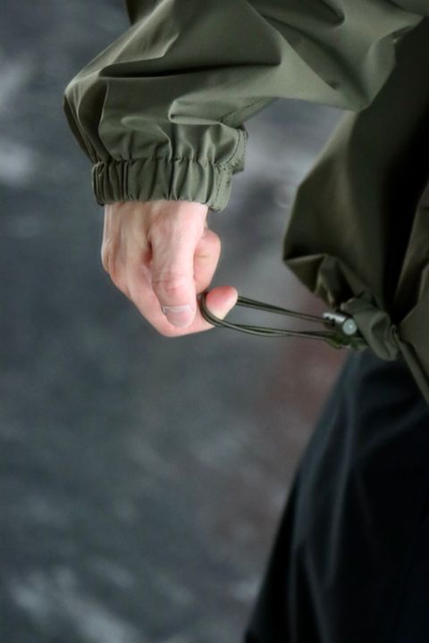 FreshService 22SS SOLOTEX TAFFETA CREW NECK PULLOVER"KHAKI"style.