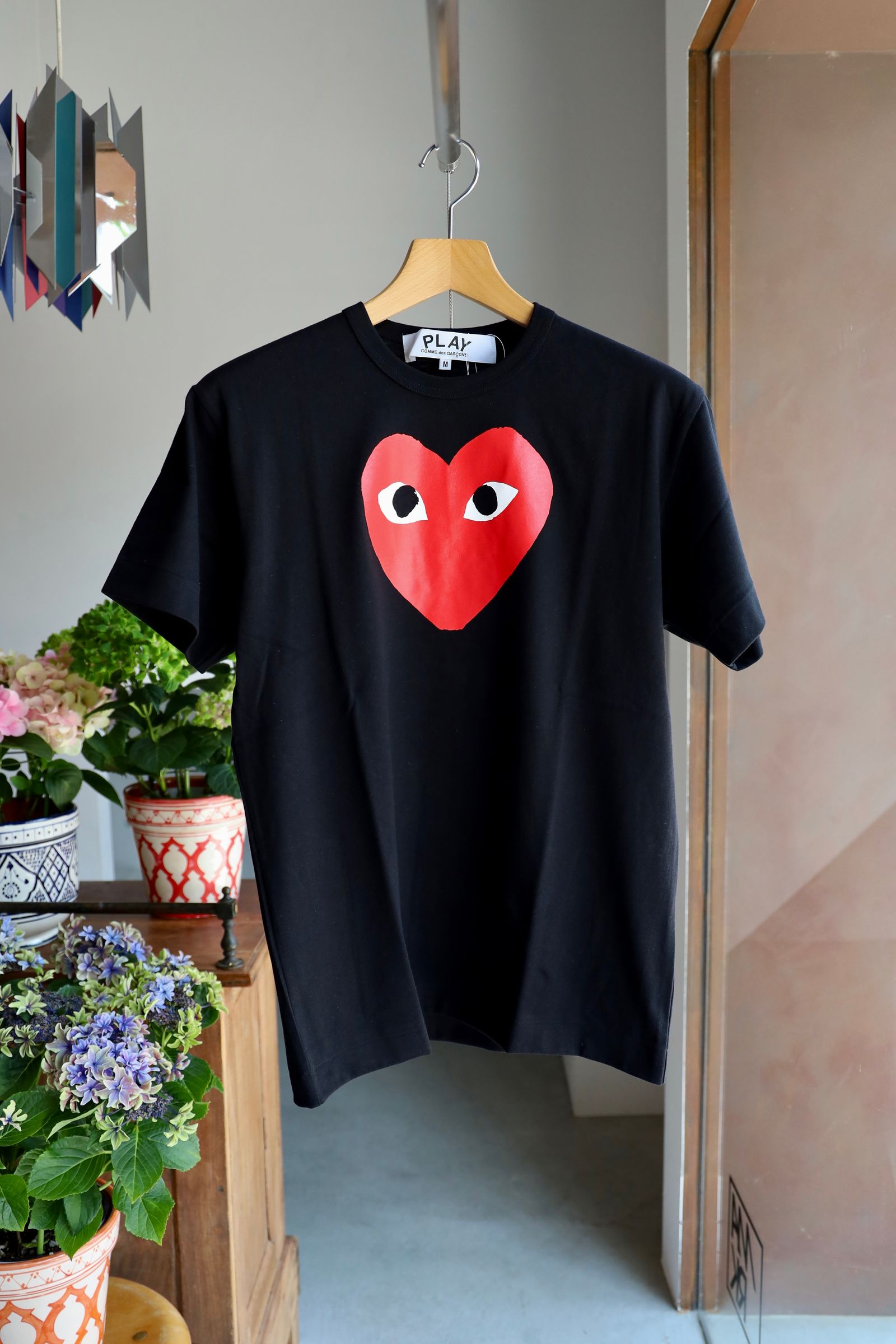 PLAYプレイコムデギャルソン レッドハートTシャツ (BLACK)