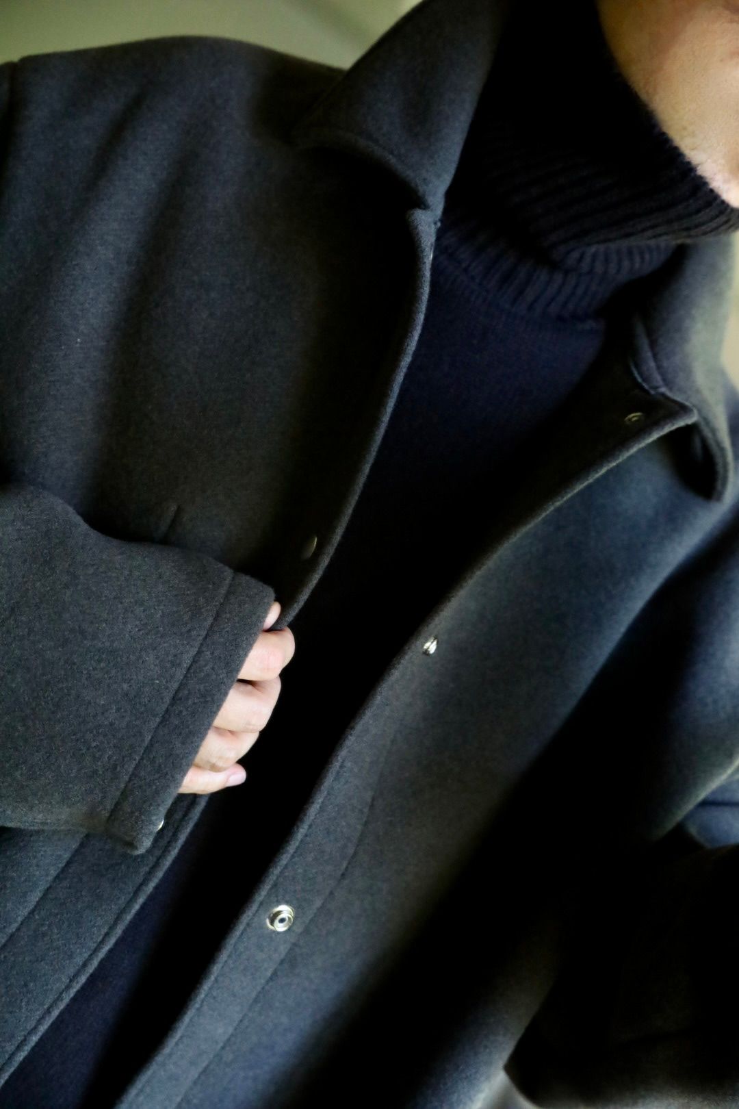 A.PRESSE Turtleneck Sweater"BROWN"スタイル