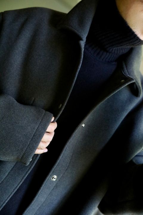 A.PRESSE Turtleneck Sweater"BROWN"スタイル