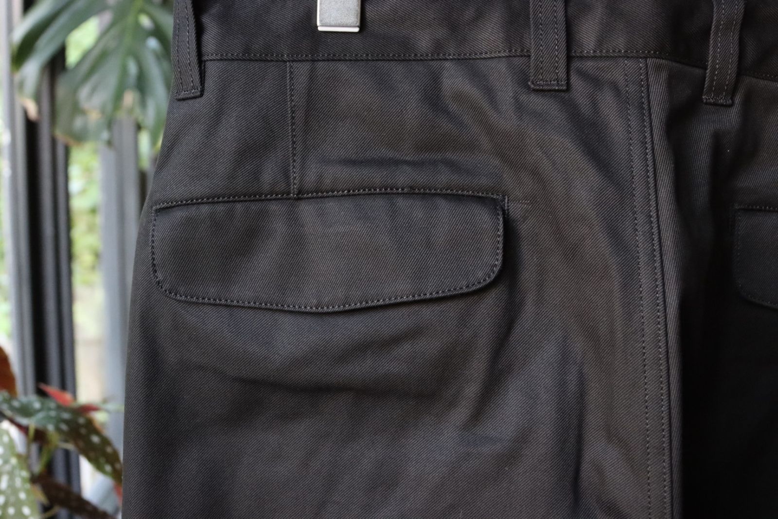 イズネス23AW ワイドチノパンツ WIDE CHINO PANTS(16PT02T02-2)BLACK